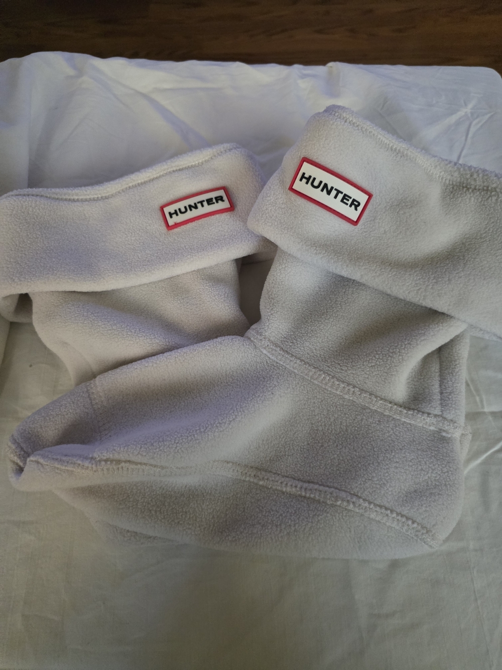 Hunter Women's Fleece Boot Socks in Light Gray with Red Logo